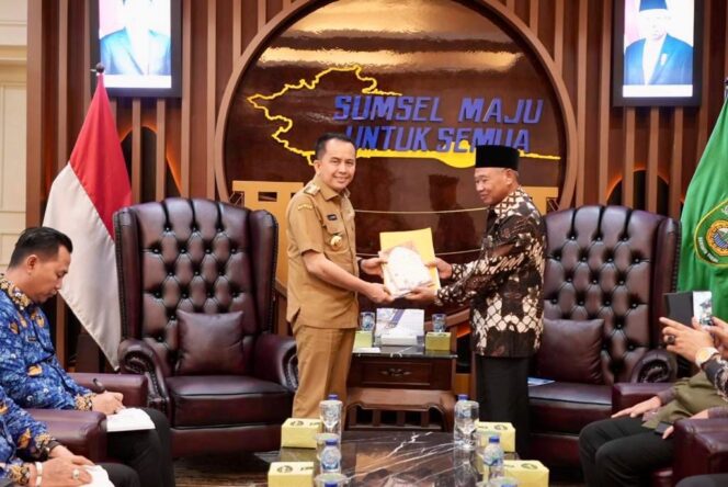 
					Pj Gubernur Agus Fatoni Dorong KDEKS Percepat Pengembangan Ekonomi dan Keuangan Syariah di Provinsi Sumsel