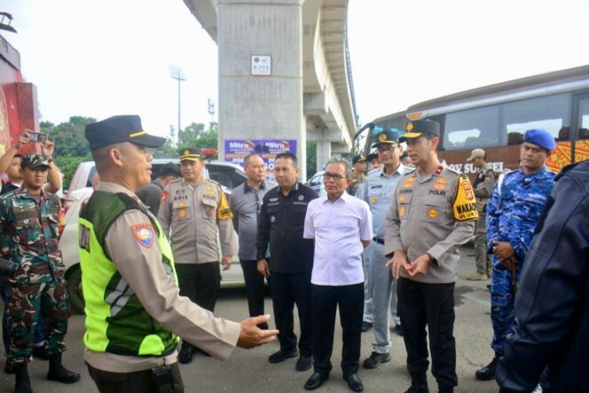 
					Jelang Perayaan Natal di Palembang, Sekda Supriono  Bersama Wakapolda Sumsel Pantau Gereja dan Posko Nataru