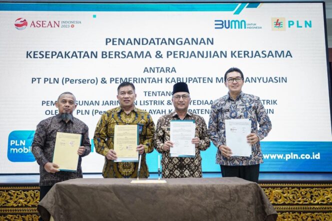 
					Pj Bupati Apriyadi Tuntaskan Harapan Warga Muba dari Kegelapan Bertahun-tahun