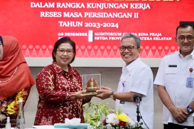 
					Terima Reses Komisi IX DPR RI, Sekda Supriono Paparkan Program  Kesehatan dan Ketenagakerjaan di Sumsel