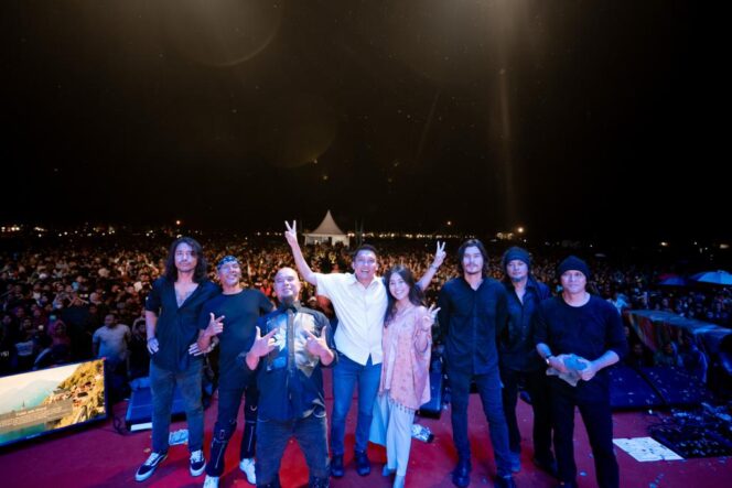 
40 Ribu Penonton Terhipnotis Penampilan Dewa 19 Dalam Konser Semarak HUT 2 Dekade Ogan Ilir