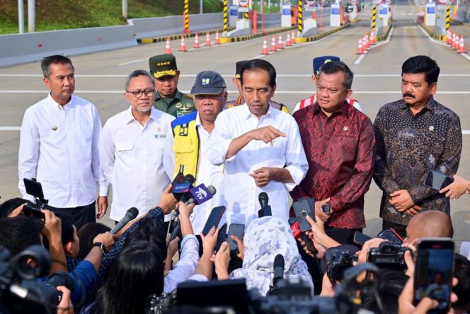 
Presiden Jokowi Tegaskan Kenaikan Gaji ASN, TNI, Polri Diputuskan atas Pertimbangan Kondisi Perekonomian Negara