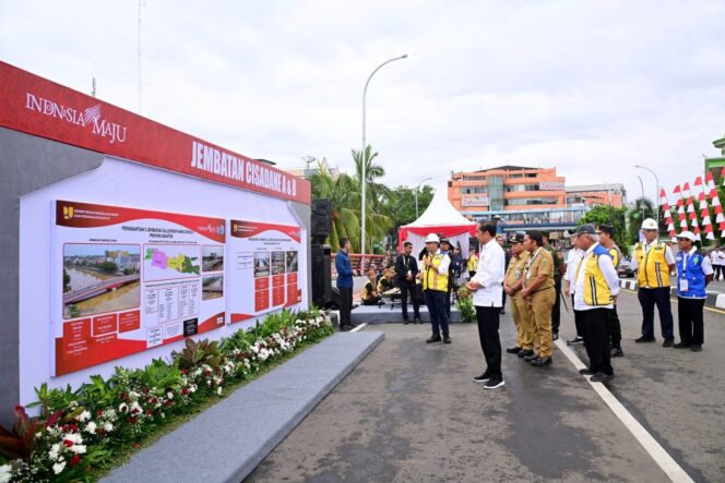 
Presiden Jokowi Resmikan Tiga Jembatan Pengganti Jembatan Callender Hamilton di Provinsi Banten