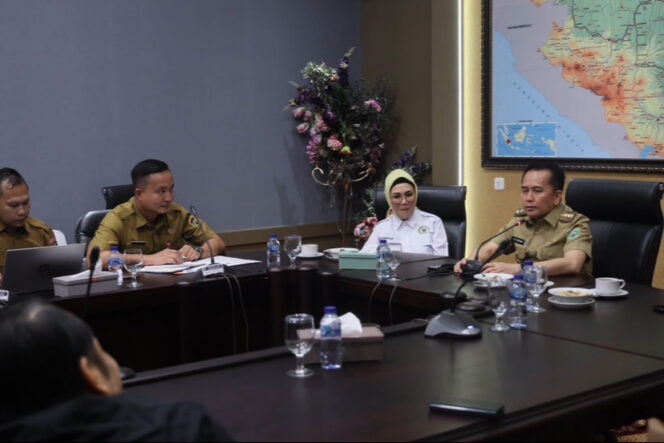 
Antisipasi Banjir Musim Penghujan, Pj Gubernur Agus Fatoni Gelar Rapat Penanggulangan Bencana