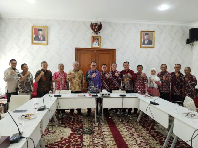 
Pj Bupati Banyuasin Minta Pihak PT. Waskita Segera Lakukan Pengerjaan Saluran Air Di Boom Berlian