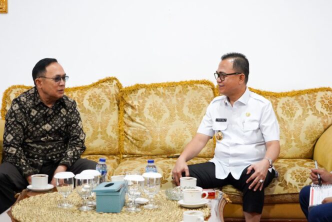 
Pj Bupati Banyuasin Terima Kunker Eddy Santana, Bahas Jembatan Tanah Kering dan Rantau Bayur serta Air Bersih