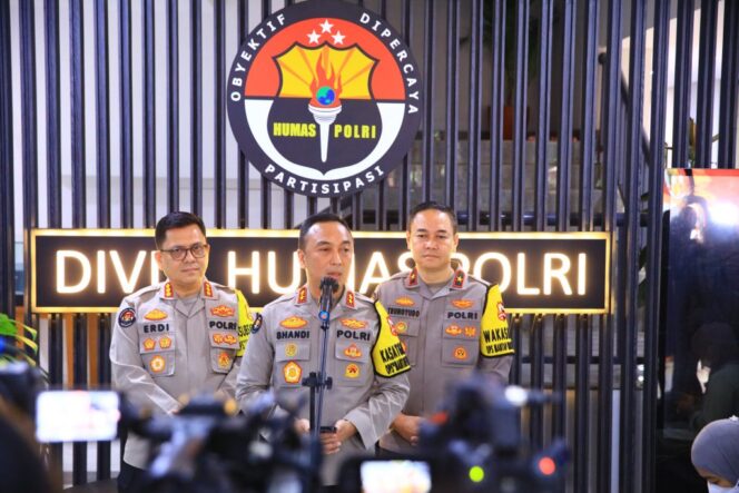 
Polri Sita HP yang Dipakai Pelaku Pengancam Capres