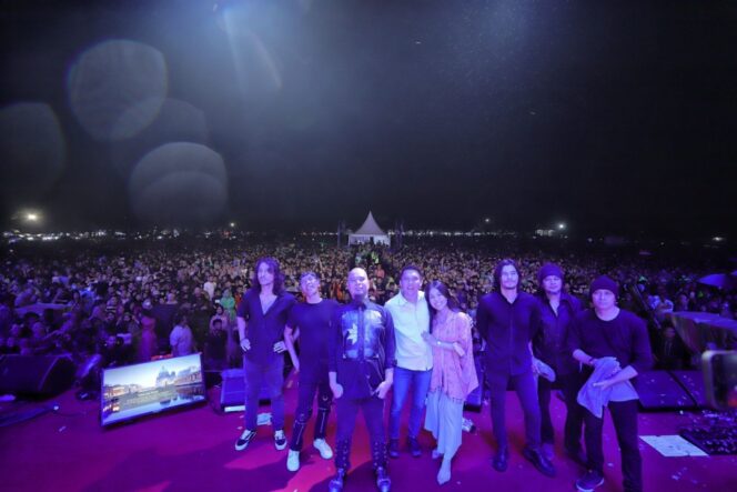 
Dewa 19 Meriahkan Pesta Rakyat Penutupan HUT 2 Dekade Ogan Ilir