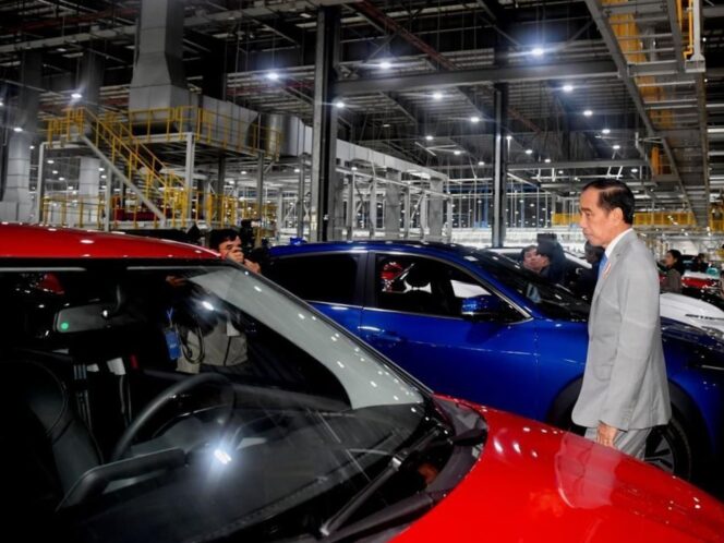 
Presiden Jokowi Sambut Baik Rencana Investasi VinFast di Indonesia