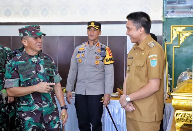 
Bupati Panca Sambut Kunjungan Kerja Panglima Kodam II/Sriwijaya di Markas Kodim 0402/OKI