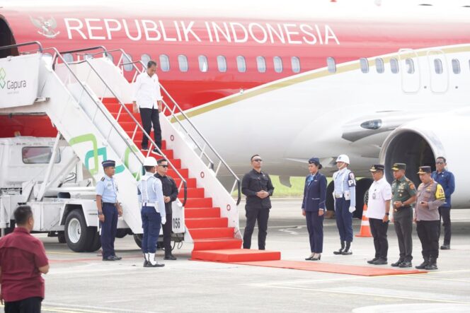 
Kunjungan ke IKN, Kapolri Sambut Presiden Jokowi di Kaltim