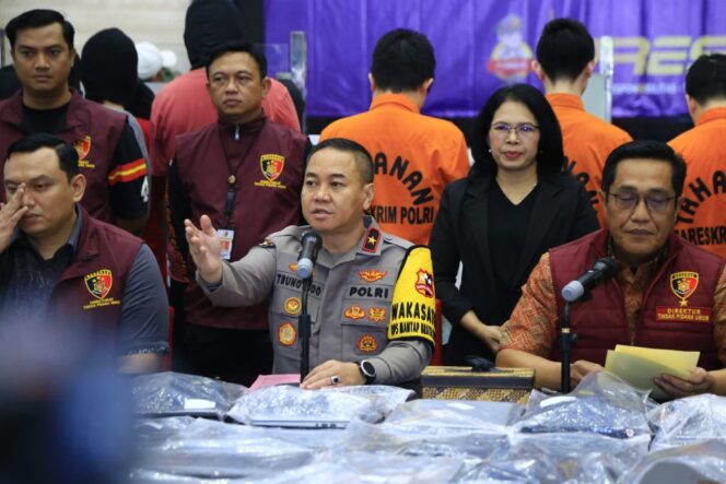 
Polri Tangkap Pelaku Hoaks Dukungan Pemda Batubara ke Paslon di Pilpres 2024