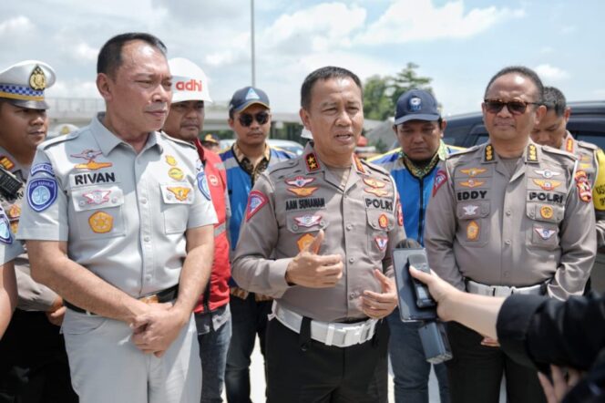 
					Lanjutkan Survei Kesiapan Operasi Ketupat 2024, Kakorlantas Tinjau Tol Fungsional Solo – Yogyakarta