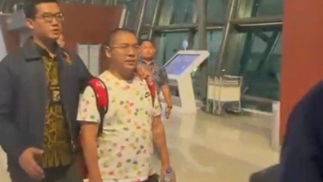 
Polri Tangkap Buronan Kasus Robot Trading yang Rugikan Nasabah Rp 1,2 T