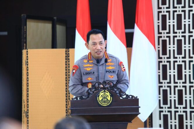 
Kapolri Ajak Masyarakat Usulkan Nama Polisi Teladan Untuk Hoegeng Award