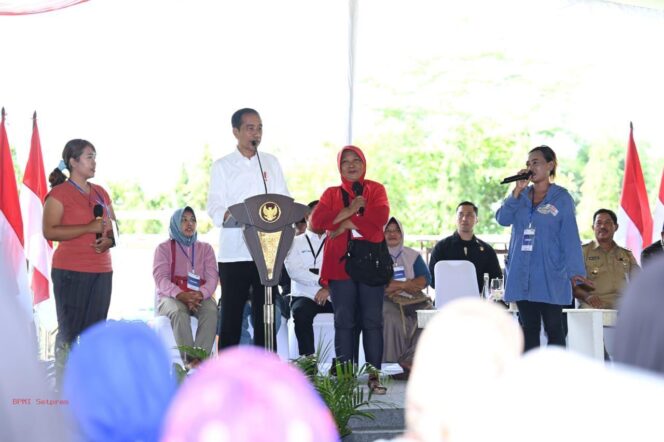 
					Semangat Para Ibu Nasabah Mekaar Angkat Ekonomi Keluarga