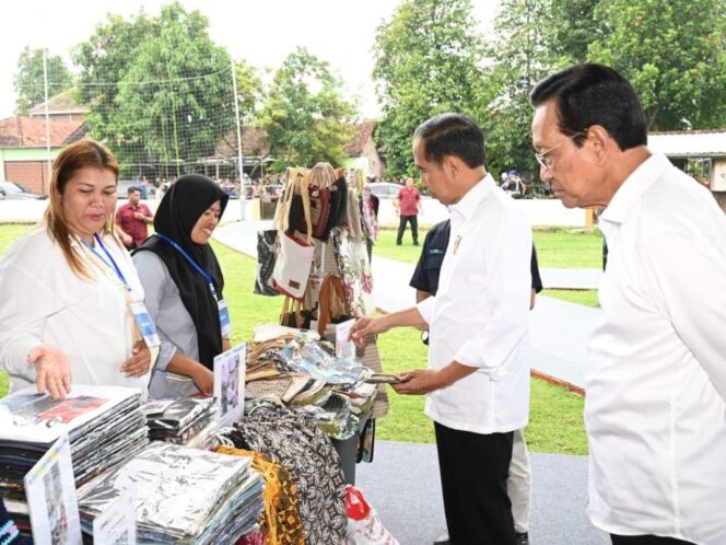 
					Beli Produk Nasabah Mekaar, Presiden: Sangat Bagus dan Kompetitif