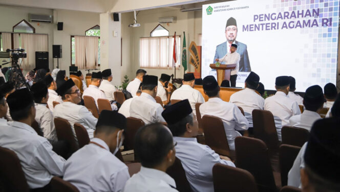 
Ingatkan Pesan Presiden, Menag Minta ASN Terus Layani Umat