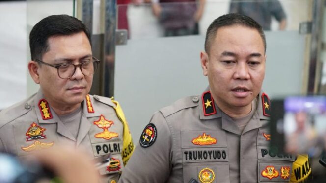 
					Densus 88 Tangkap 2 Terduga Teroris di Jateng dan Jatim