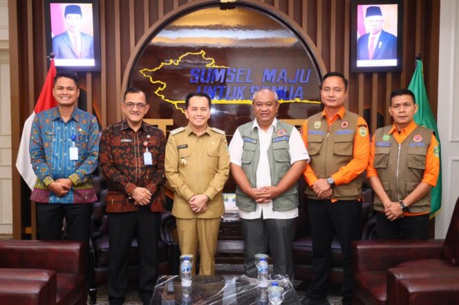 
					Pj Gubernur Agus Fatoni Terima Bantuan Penanganan Darurat Banjir dari Deputi BNPB RI