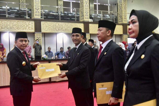 
					Lantik Empat Pejabat Eselon II, Pj Gubernur Agus Fatoni: Lakukan Inovasi dan Terobosan Baru, Jangan Bekerja Biasa-Biasa Saja