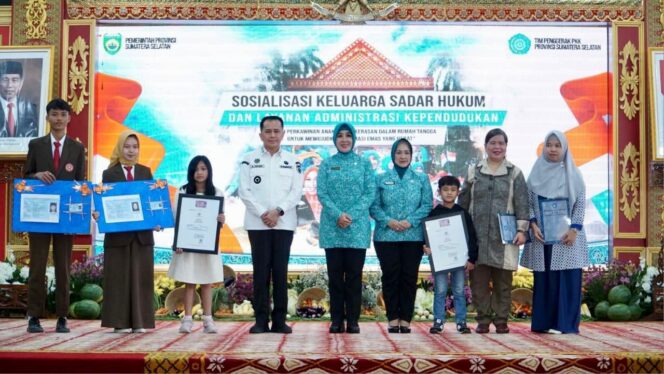 
Ketua Umum TP PKK Buka Sosialisasi Kadarkum, KDRT dan Layanan Adminduk