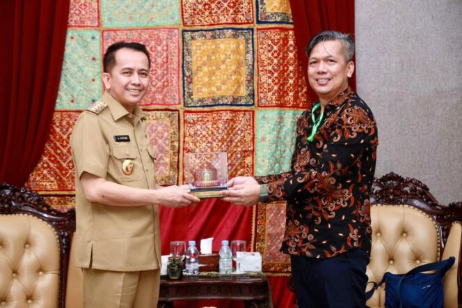 
Pj Gubernur Agus Fatoni Apresiasi Dukungan ICRAF untuk Pembangunan Sumsel