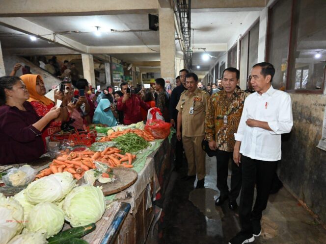 
					Presiden Jokowi Tinjau Stok dan Harga Bahan Pokok di Pasar Kota Wonogiri