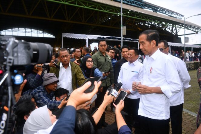 
					Presiden Jokowi Tunjuk Mendagri Tito Karnavian Jadi Plt Menko Polhukam