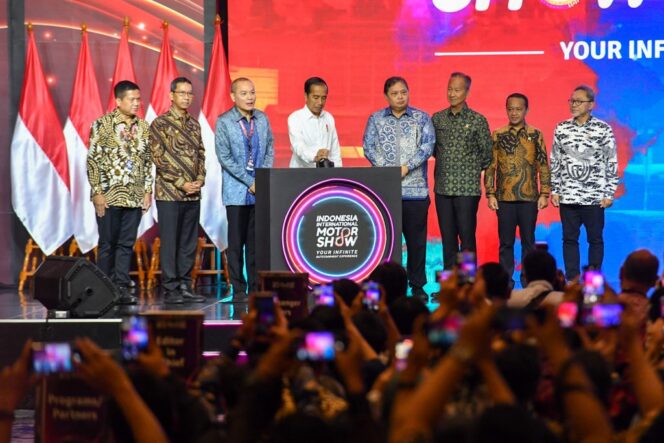 
Buka Pameran IIMS 2024, Jokowi Tekankan Mobil Listrik Masa Depan Otomotif Indonesia
