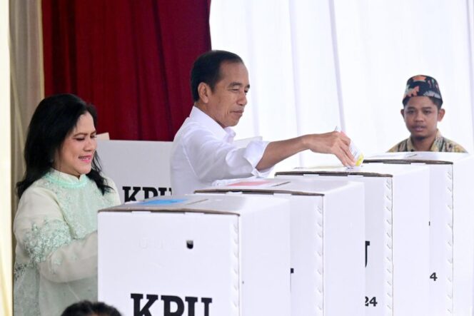 
Jokowi dan Ibu Iriana Gunakan Hak Pilih pada Pemilu 2024