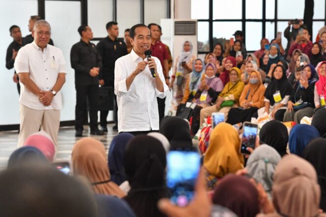 
Presiden Jokowi Pastikan Bantuan Pangan Terus Bergulir