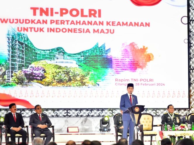 
Pimpin Rapim TNI-Polri 2024, Presiden Jokowi Tekankan Pentingnya Penguasaan Teknologi Hadapi Tantangan Global