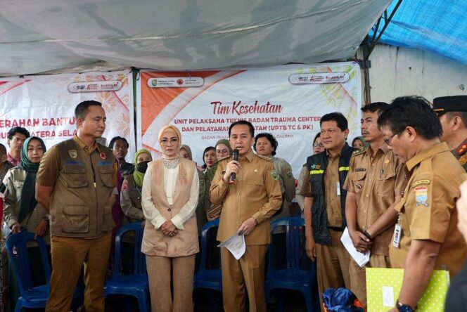 
Pj Gubernur Sumsel Agus Fatoni Tinjau Langsung Lokasi Kebakaran dan Berikan Bantuan