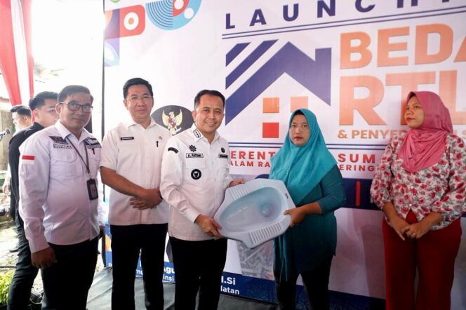 
					Pj Gubernur Agus Fatoni Launching Perbaikan RTLH dan Pemberian Sanitasi Secara Serentak se-Sumsel