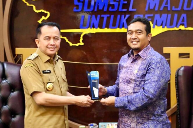 
Pj Gubernur Agus Fatoni Apresiasi PT PLN Persero Komitmen Penuhi Kebutuhan Listrik Masyarakat hingga Daerah Pelosok