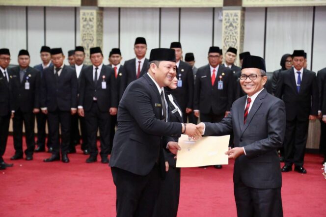 
Pj Gubernur Agus Fatoni Lantik 52 Pejabat Fungsional di Lingkungan Pemprov Sumsel