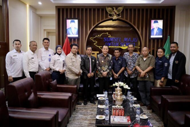 
Pj Gubernur Agus Fatoni Ajak Pengurus PWI Sumsel Tingkatkan Sinergitas Guna Pembangunan Daerah