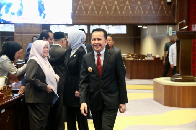 
Pj Gubernur Agus Fatoni Hadiri Paripurna Perubahan dan Penambahan Propemperda Inisiatif DPRD dan Usulan Pemprov Sumsel