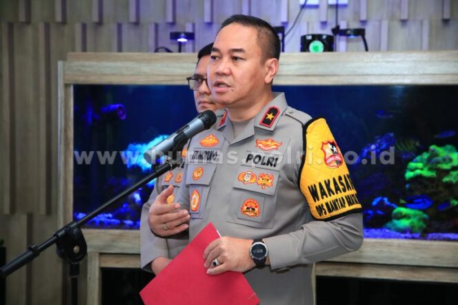 
Polri Pastikan Pasokan Bahan Pokok Aman Sampai Idul Fitri