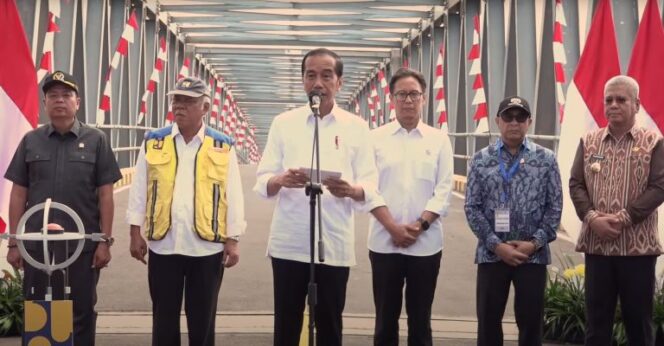 
Presiden Jokowi Resmikan Duplikasi Jembatan Kapuas I
