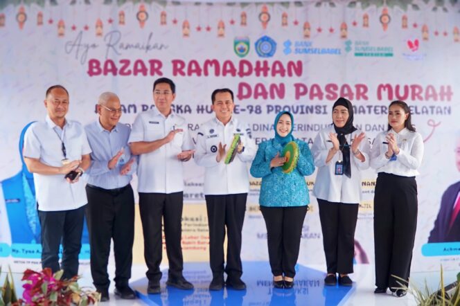 
Pj Gubernur Agus Fatoni dan Pj Ketua TP PKK Tyas Fatoni Buka Bazar Ramadhan dan Pasar Murah