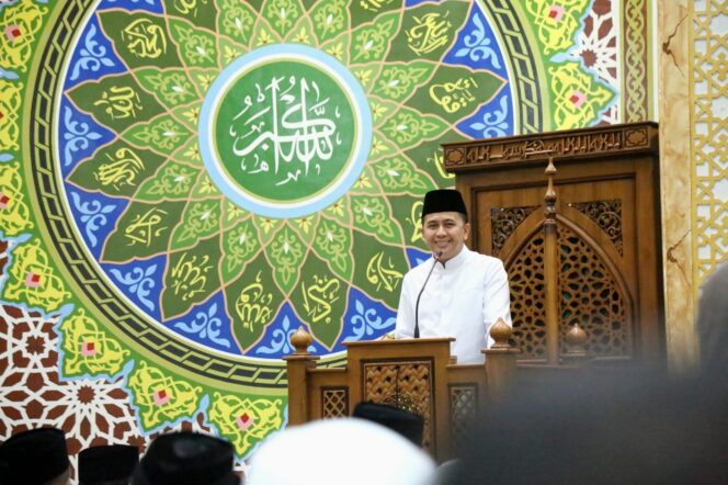 
Sinergitas bersama Kajati Sumsel, Pj Gubernur Agus Fatoni Salat Berjamaah di Masjid Al Adli