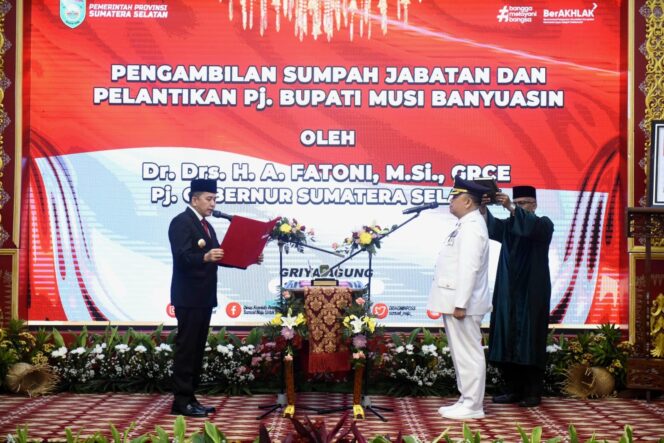 
Pj Gubernur Agus Fatoni Resmi Lantik Sandi Fahlepi sebagai Pj Bupati Muba