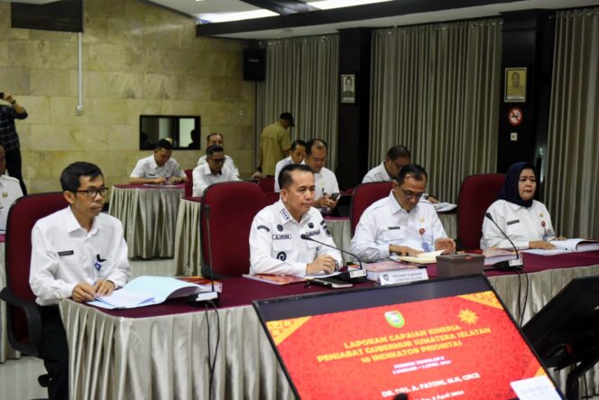 
Evaluasi Kinerja Pj Kepala Daerah Triwulan II di Kemendagri, Pj Gubernur Agus Fatoni Beberkan Keberhasilan Tangani Kemiskinan Ekstrem di Sumsel