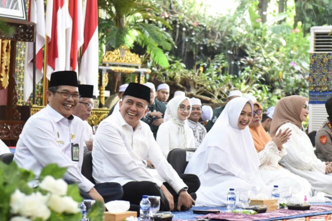 
Eratkan Silahturahmi, Pj Gubernur Agus Fatoni Hadiri Tabligh Akbar dan Halal Bihalal Pegawai Pemprov Sumsel