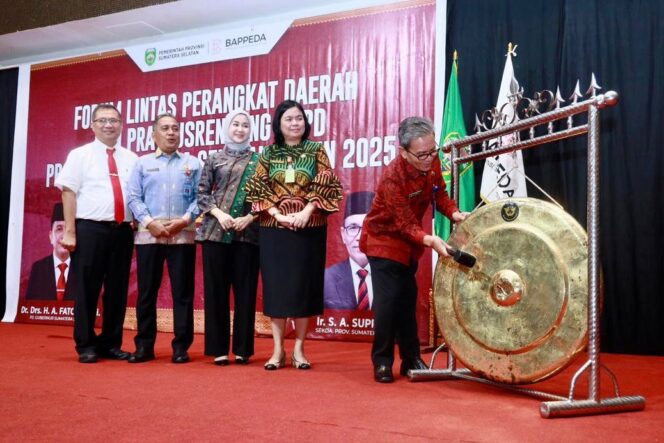 
Sekda Supriono Buka Forum Lintas Perangkat Daerah dan Pra Musrenbang RKPD Sumsel Tahun 2025