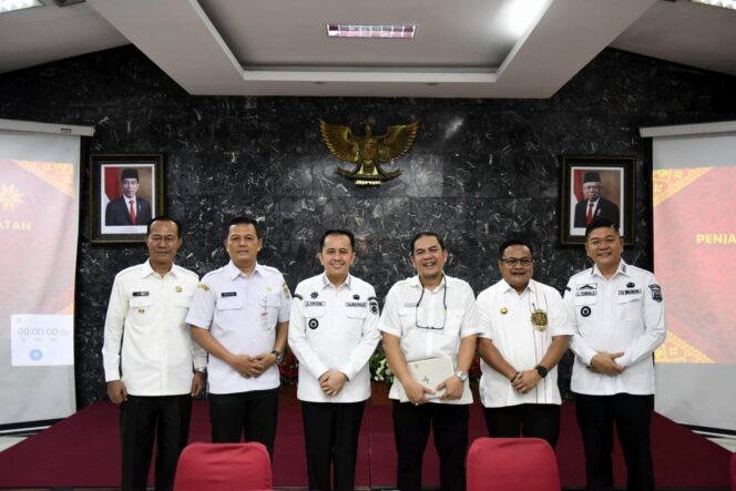 
Tim Evaluasi Kemendagri Sampaikan Apresiasi Capaian Kinerja dan Penghargaan Pj Gubernur Agus Fatoni