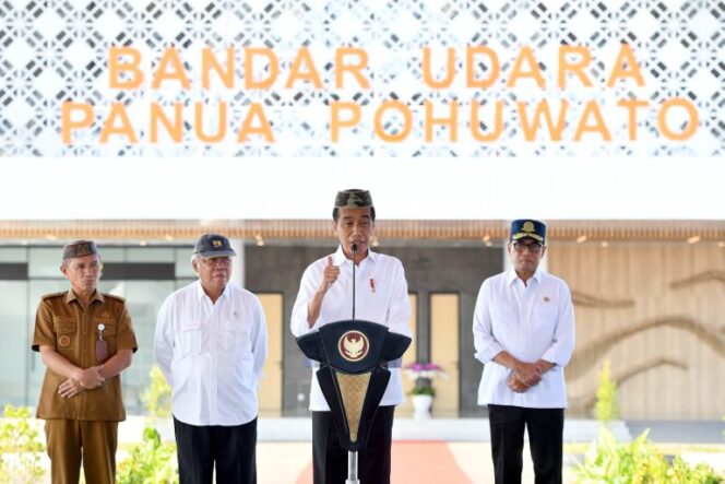 
Presiden Jokowi Resmikan Bandara Panua Pohuwato di Gorontalo