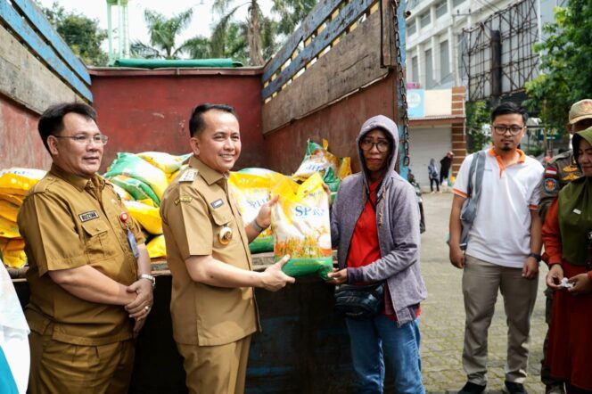 
Antisipasi Lonjakan Harga Sembako Jelang Hari Raya Idul Fitri, Pemprov Sumsel Perbanyak Gelar Pasar Murah